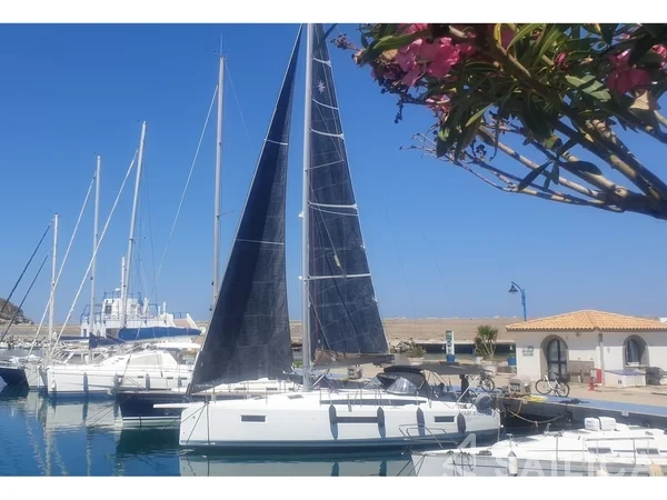 Sun Odyssey 410 - Yacht Charter Sailica