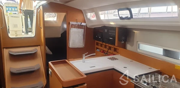 Sun Odyssey 410 - Yacht Charter Sailica