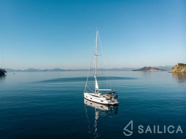 Bavaria C42 - Yacht Charter Sailica