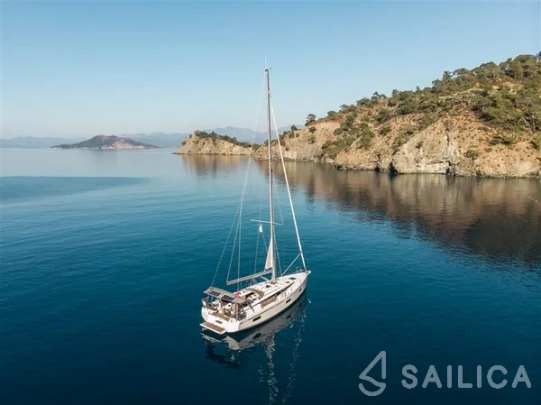 Bavaria C42 - Yacht Charter Sailica
