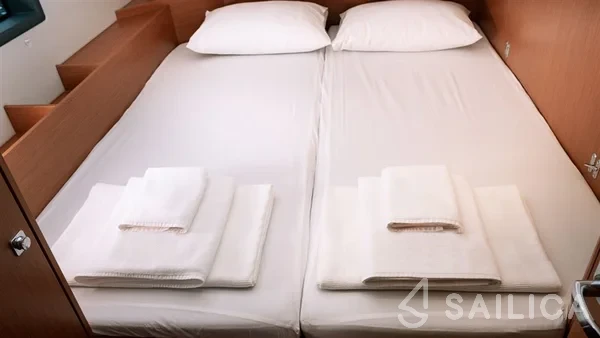 Bavaria C42 - Yacht Charter Sailica