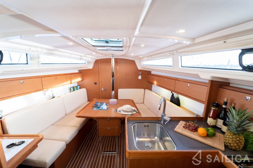 Bavaria 33 Cruiser - Yacht Charter Sailica