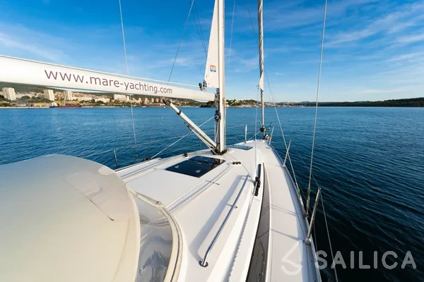 Bavaria 33 Cruiser - Yacht Charter Sailica