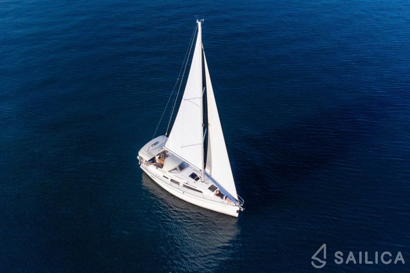 Bavaria 33 Cruiser - Yacht Charter Sailica