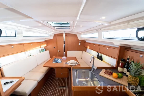 Bavaria 33 Cruiser - Yacht Charter Sailica