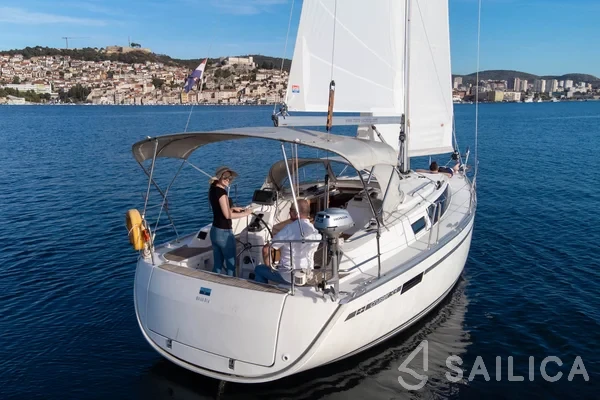 Bavaria 33 Cruiser - Yacht Charter Sailica