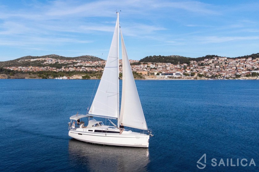 Bavaria 33 Cruiser - Yacht Charter Sailica