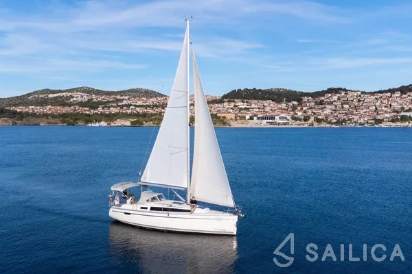 Bavaria 33 Cruiser - Yacht Charter Sailica