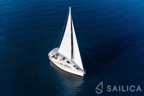 Bavaria 33 Cruiser - Yacht Charter Sailica
