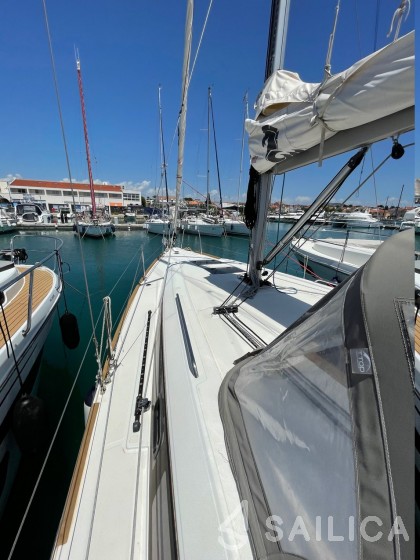 Oceanis 35.1 - Yacht Charter Sailica