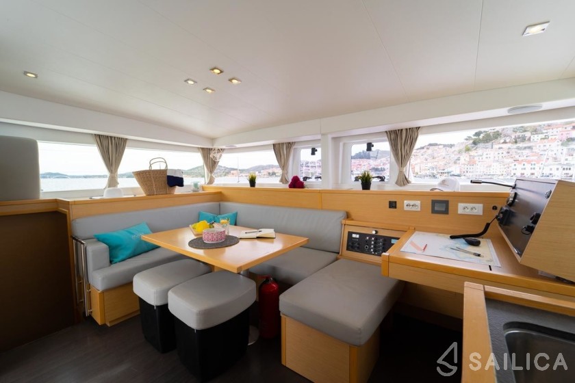 Lagoon 400 S2 - Yacht Charter Sailica