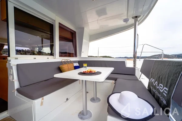 Lagoon 400 S2 - Yacht Charter Sailica