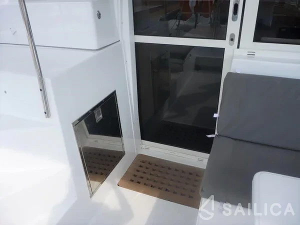 Lagoon 400 S2 - Yacht Charter Sailica