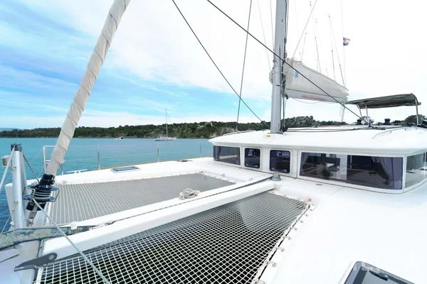 Lagoon 400 S2 - Yacht Charter Sailica