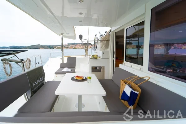 Lagoon 400 S2 - Yacht Charter Sailica