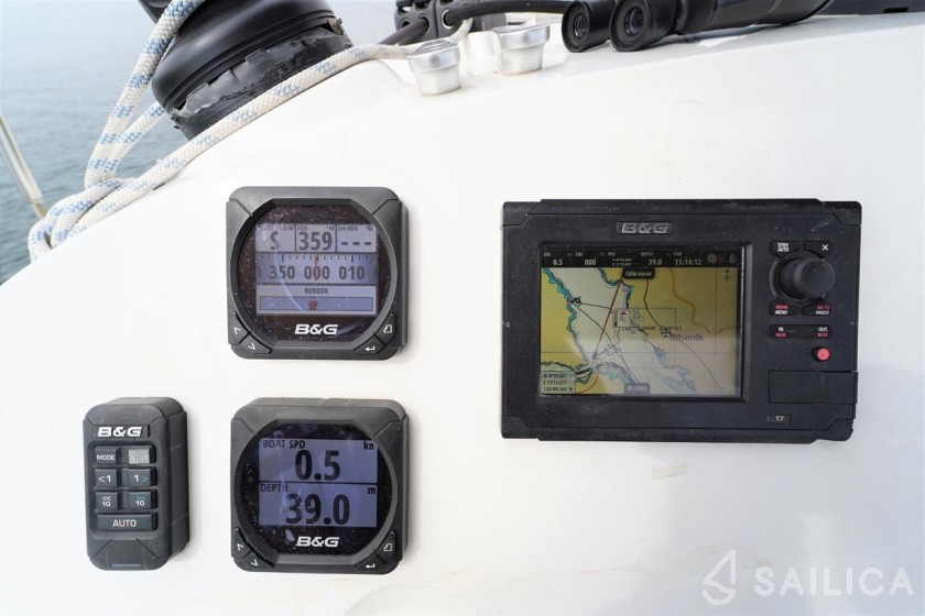 Lagoon 400 S2 - Yacht Charter Sailica