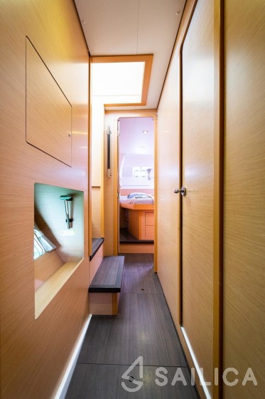 Lagoon 400 S2 - Yacht Charter Sailica