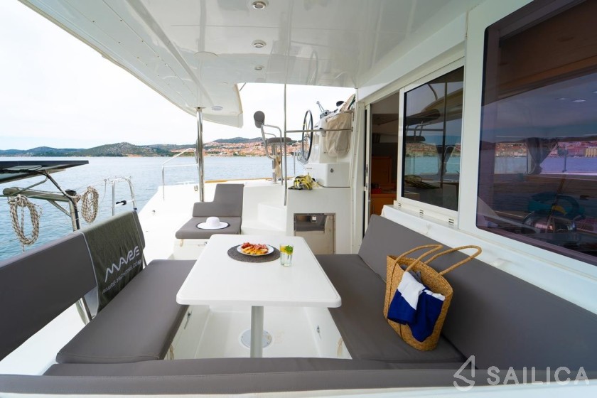Lagoon 400 S2 - Yacht Charter Sailica