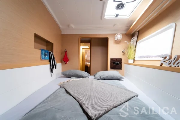 Lagoon 400 S2 - Yacht Charter Sailica