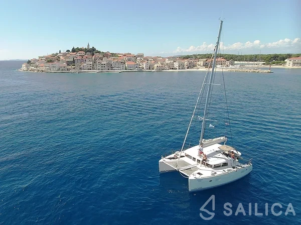 Lagoon 400 S2 - Yacht Charter Sailica