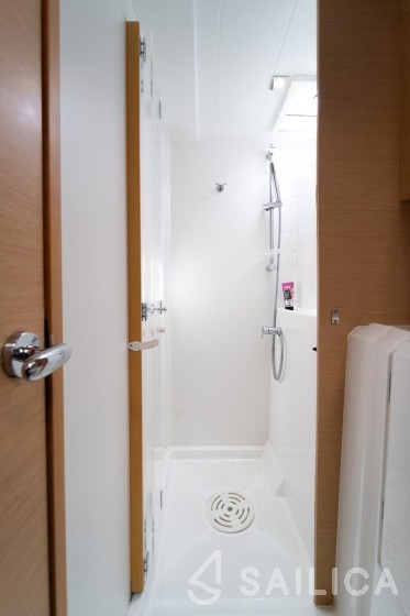 Lagoon 400 S2 - Yacht Charter Sailica