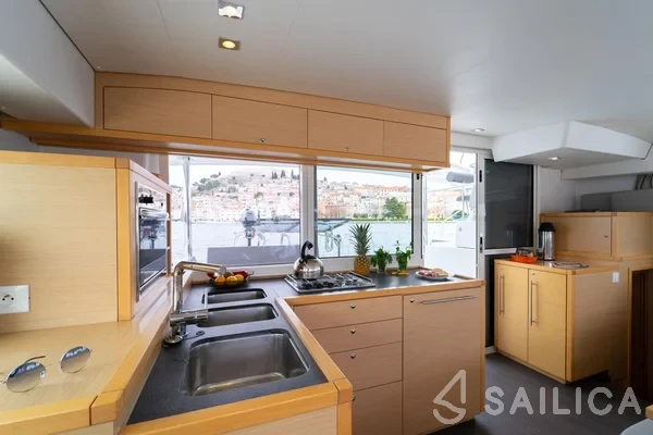 Lagoon 400 S2 - Yacht Charter Sailica