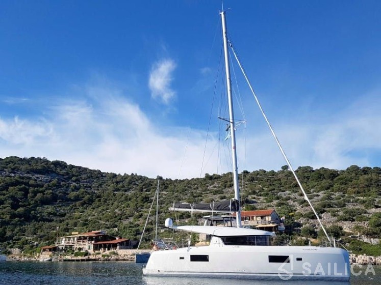 Lagoon 42 - Yacht Charter Sailica