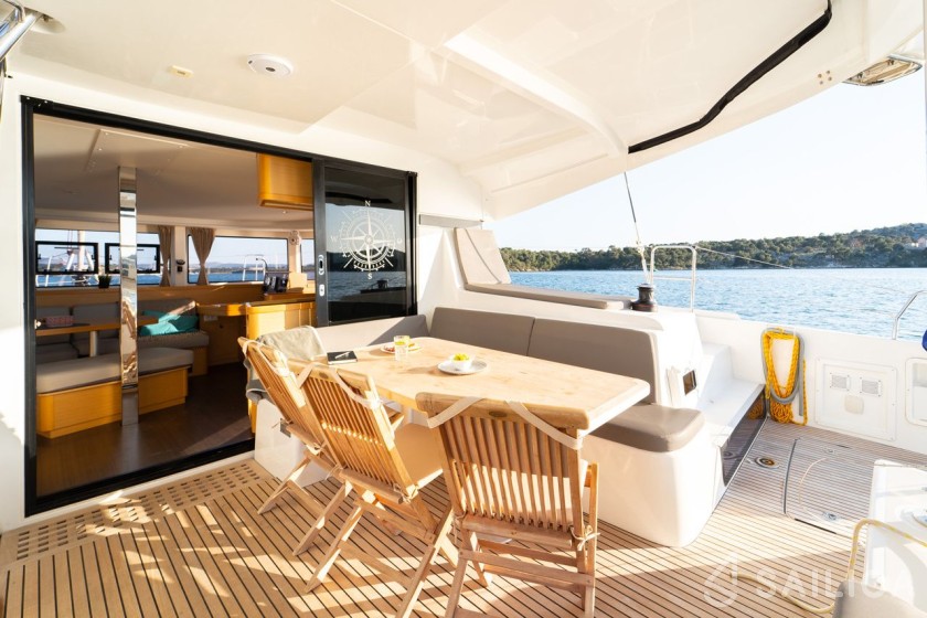 Lagoon 42 - Yacht Charter Sailica