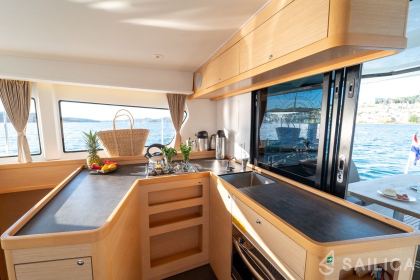 Lagoon 42 - Yacht Charter Sailica