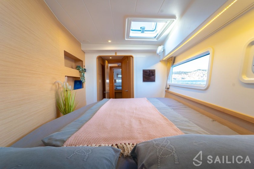 Lagoon 42 - Yacht Charter Sailica