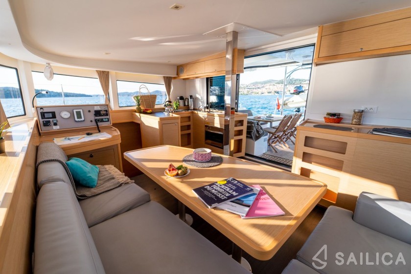 Lagoon 42 - Yacht Charter Sailica