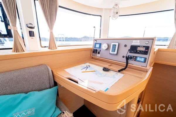 Lagoon 42 - Yacht Charter Sailica