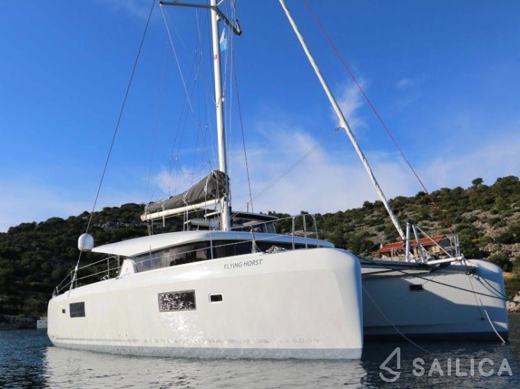 Lagoon 42 - Yacht Charter Sailica