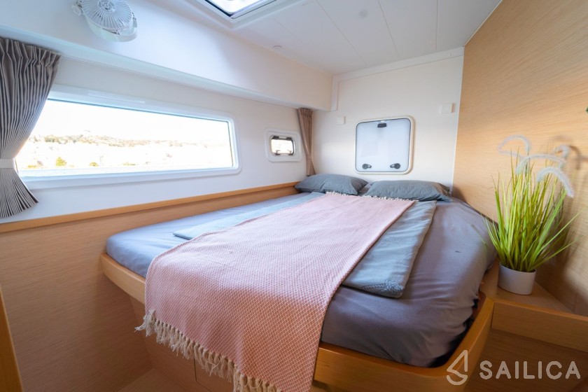 Lagoon 42 - Yacht Charter Sailica
