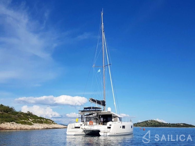 Lagoon 42 - Yacht Charter Sailica