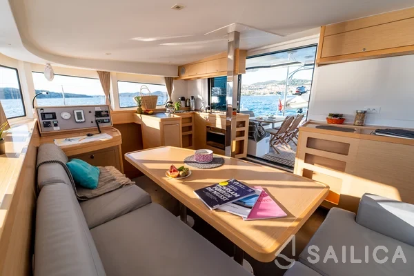 Lagoon 42 - Yacht Charter Sailica