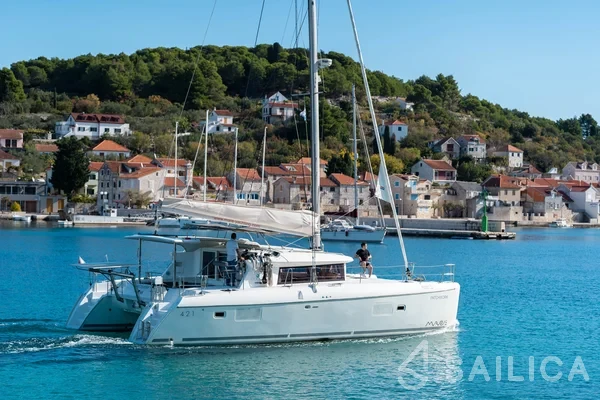 Lagoon 421 - Yacht Charter Sailica