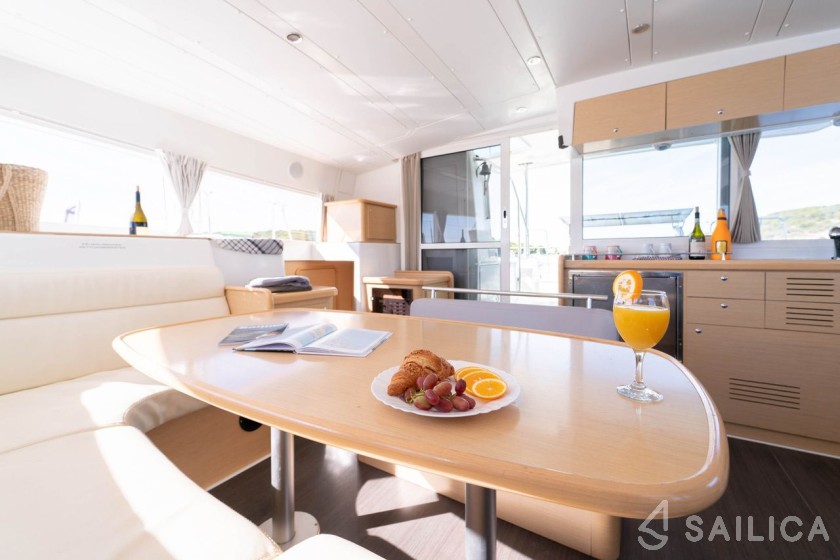 Lagoon 421 - Yacht Charter Sailica
