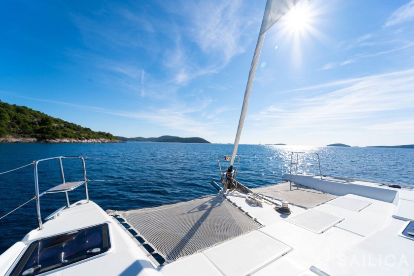 Lagoon 421 - Yacht Charter Sailica