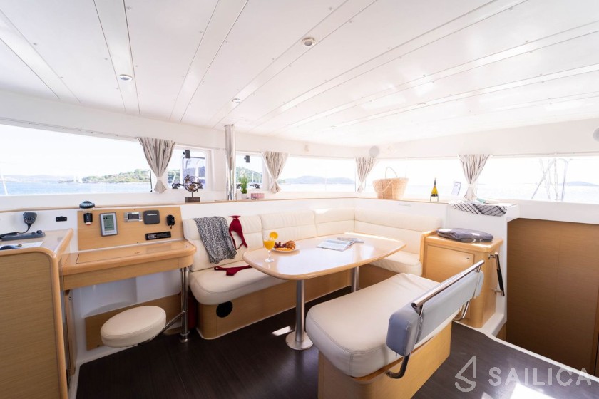 Lagoon 421 - Yacht Charter Sailica