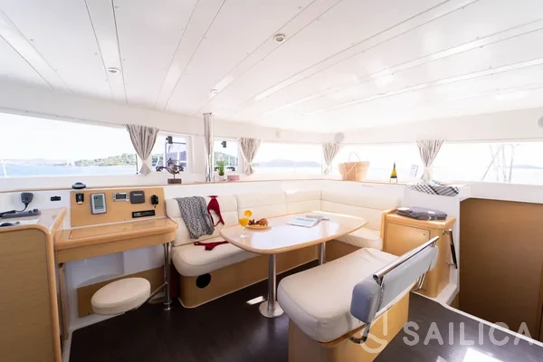 Lagoon 421 - Yacht Charter Sailica