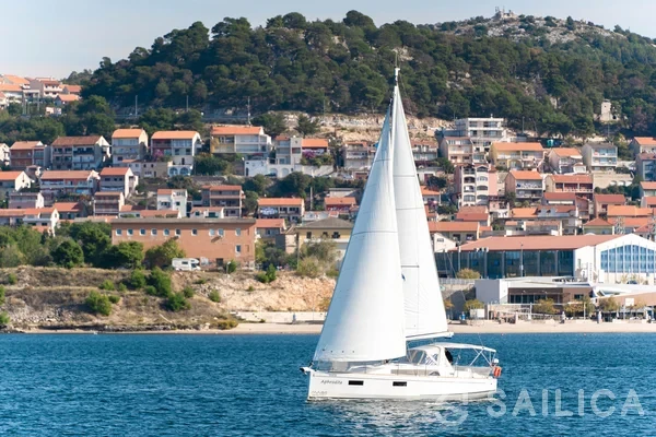 Oceanis 38 - Yacht Charter Sailica