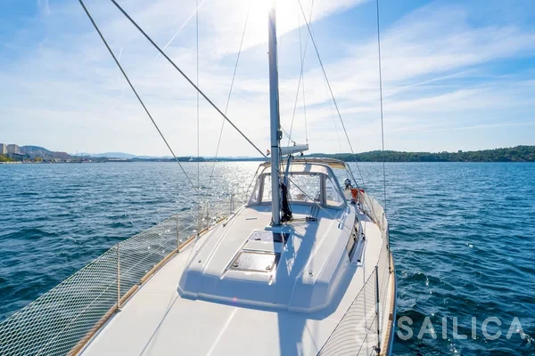 Oceanis 38 - Yacht Charter Sailica