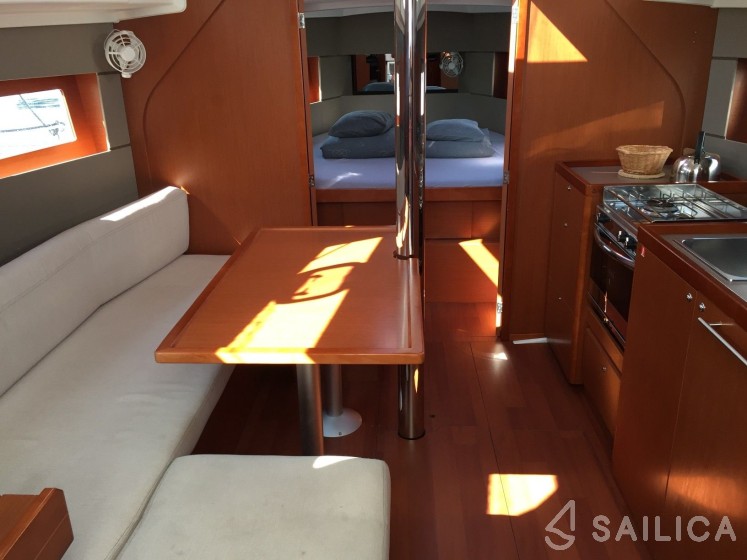 Oceanis 38 - Yacht Charter Sailica