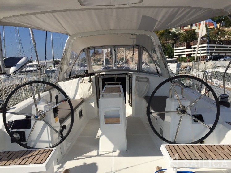 Oceanis 38 - Yacht Charter Sailica