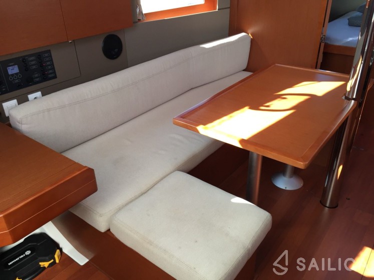 Oceanis 38 - Yacht Charter Sailica