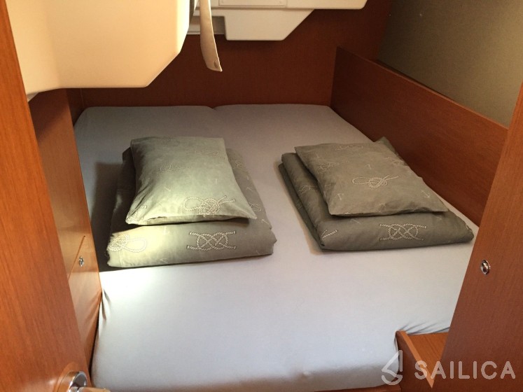 Oceanis 38 - Yacht Charter Sailica