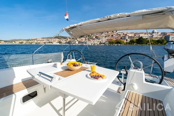 Oceanis 38 - Yacht Charter Sailica