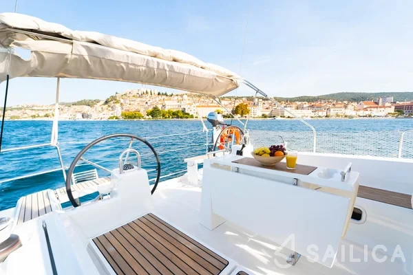 Oceanis 38 - Yacht Charter Sailica