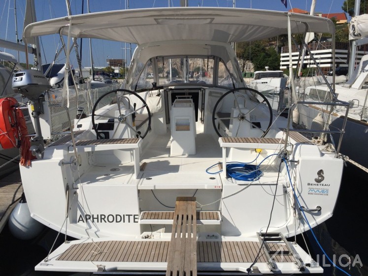 Oceanis 38 - Yacht Charter Sailica
